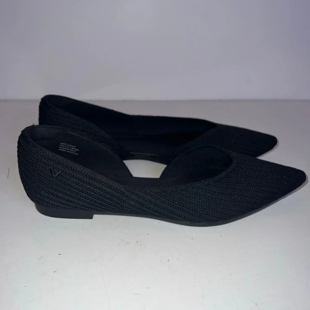 - Women's Black Flats